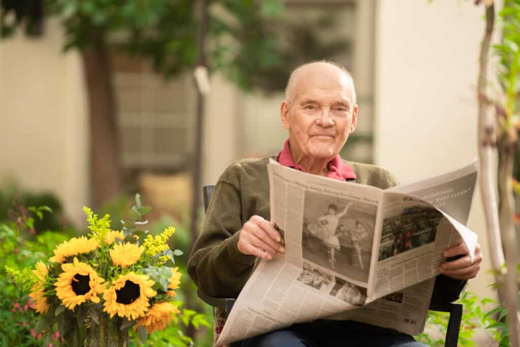 Solo Agers: Your Guide to Thriving in Senior Living
